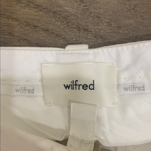 Aritzia effortless Women's Shorts - Picture 2 of 2